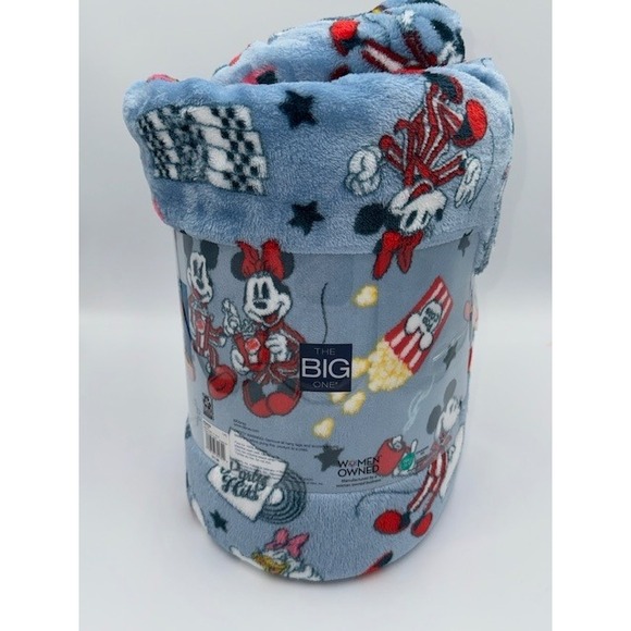 The Big One Oversized Plush Throw Blanket Pajama Party Mickey & Friends 5x6 NEW - Picture 3 of 8